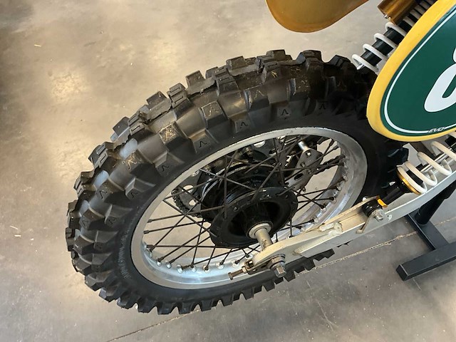 Crossmotor suzuki 250cc - afbeelding 10 van  10