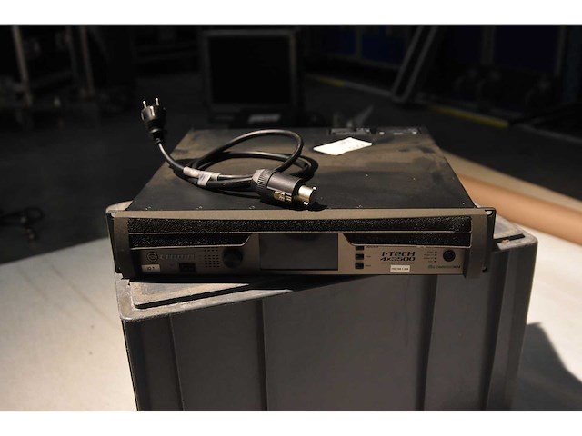 Crown - i tech 4 x 2500hd4 - amplifier - afbeelding 1 van  3
