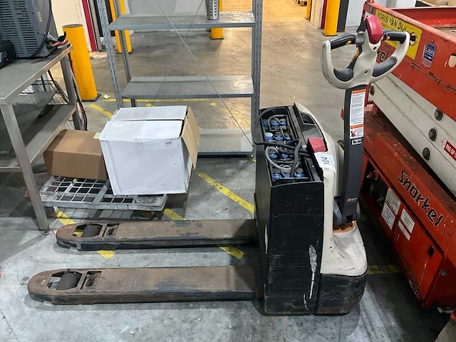 Crown elektrische palletwagen - afbeelding 2 van  9