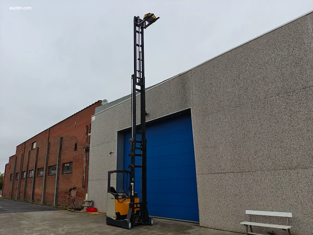 Crown esr 5260-16 opt3 reachtruck nn - afbeelding 16 van  25