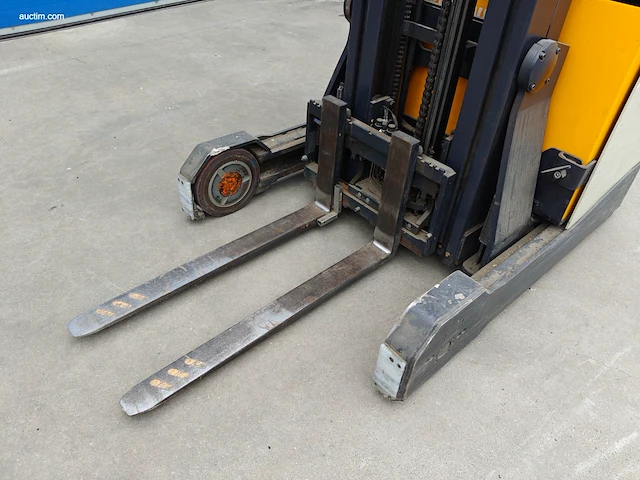 Crown esr 5260-16 opt3 reachtruck nn - afbeelding 3 van  23