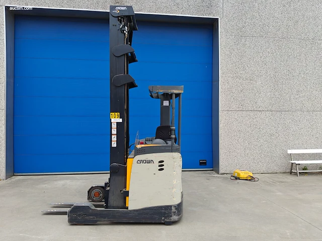 Crown esr 5260-16 opt3 reachtruck nn - afbeelding 1 van  23