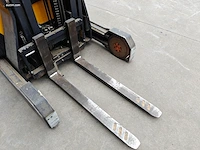 Crown esr 5260-16 opt3 reachtruck nn - afbeelding 16 van  23