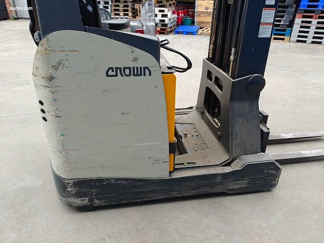 Crown esr 5260-16 opt3 reachtruck nn - afbeelding 18 van  23
