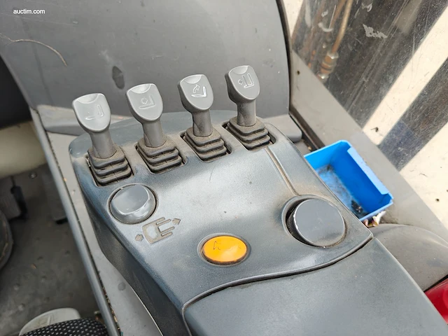 Crown esr 5260-16 opt3 reachtruck nn - afbeelding 17 van  22