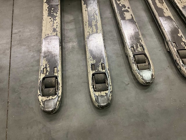 Crown hand hydraulische palletwagen - afbeelding 2 van  2