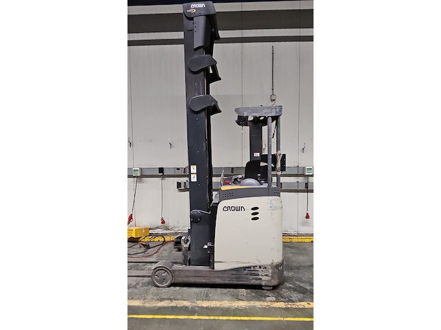Crown reachtruck - afbeelding 1 van  7