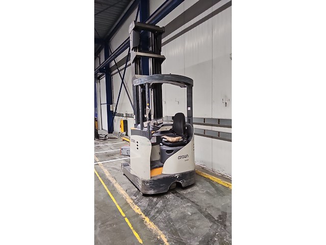 Crown reachtruck - afbeelding 2 van  7