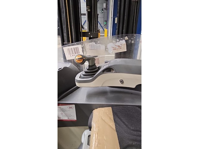 Crown reachtruck - afbeelding 6 van  7