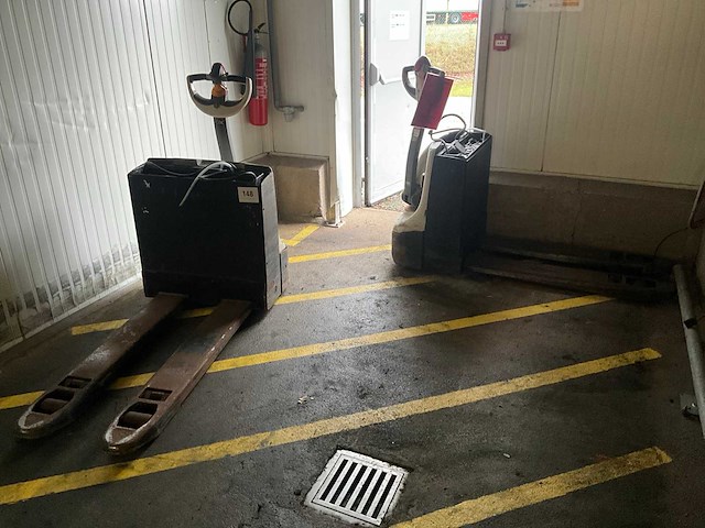 Crown wp-3010-1.6 elektrische palletwagen (2x) - afbeelding 1 van  15