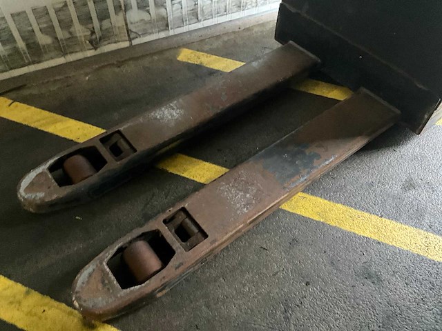 Crown wp-3010-1.6 elektrische palletwagen (2x) - afbeelding 11 van  15