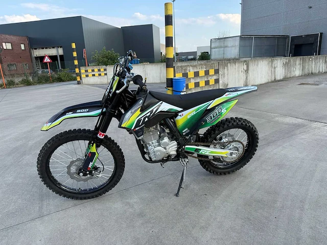 Crz - 300 s - crossmotor - motorfiets - afbeelding 11 van  19