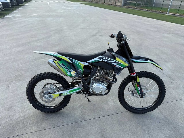 Crz - 300 s - crossmotor - motorfiets - afbeelding 1 van  12