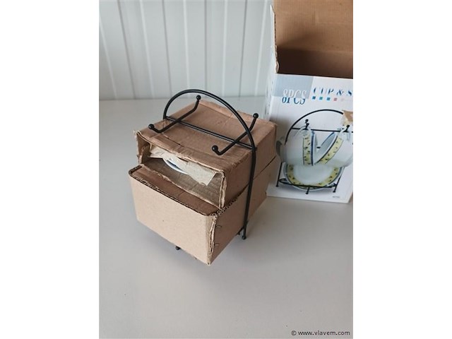 Cup en saucer - afbeelding 3 van  3