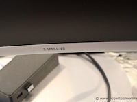 Curved monitor - samsung draadloos toetsenbord - logitech draadloze muis - logitech docking station - hp luidspreker - afbeelding 2 van  2