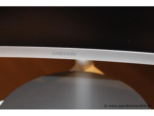 Curved monitor - samsung toetsenbord - logitech muis - microsoft - afbeelding 2 van  2