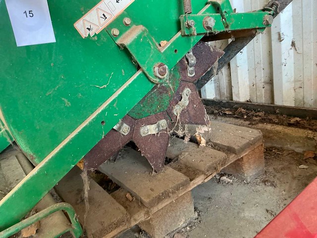 Cushman quick aerator gedragen grondbeluchter - afbeelding 2 van  3