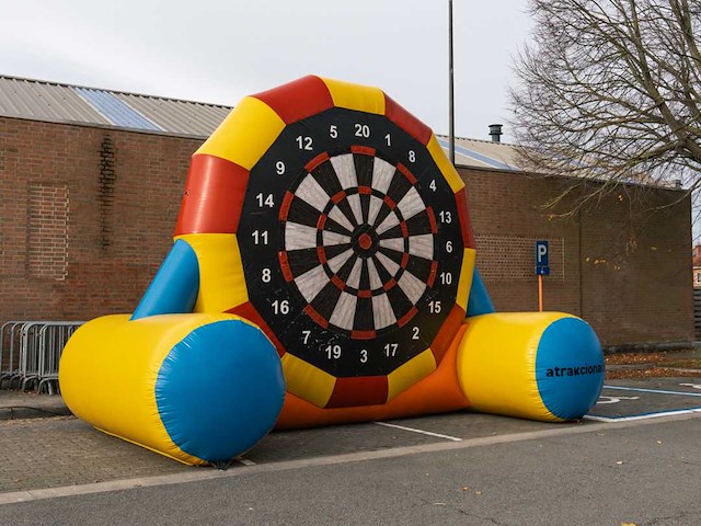 Custom - football darts - bouncy castle - afbeelding 1 van  4