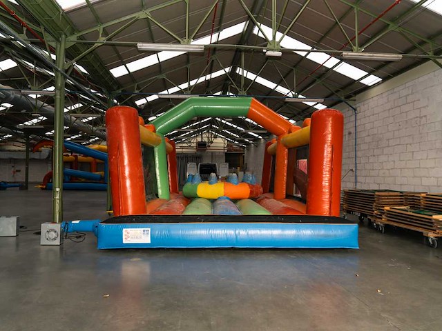 Custom design - bouncezilla - part 1 - obstacle course & bouncy castle - afbeelding 1 van  4