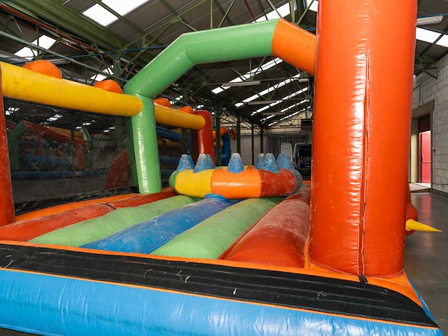 Custom design - bouncezilla - part 1 - obstacle course & bouncy castle - afbeelding 2 van  4