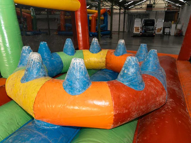 Custom design - bouncezilla - part 1 - obstacle course & bouncy castle - afbeelding 3 van  4