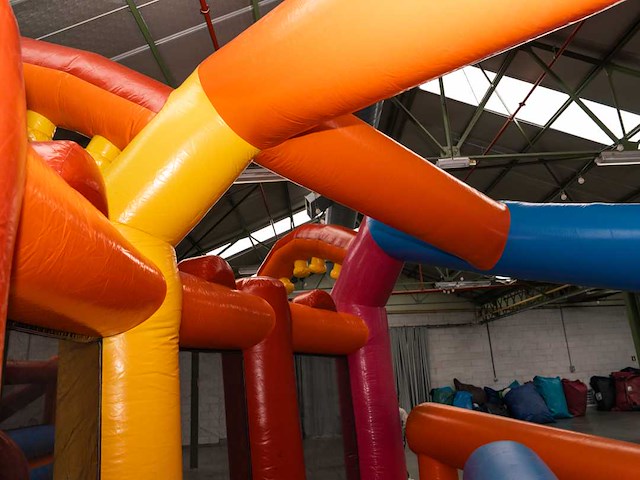 Custom design - bouncezilla - turn 1 - obstacle course & bouncy castle - afbeelding 1 van  4