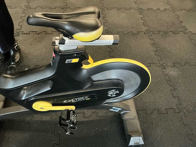Cybex indoor cycle met scherm spinningbike - afbeelding 2 van  23
