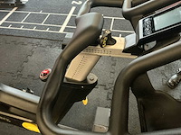 Cybex indoor cycle met scherm spinningbike - afbeelding 10 van  23