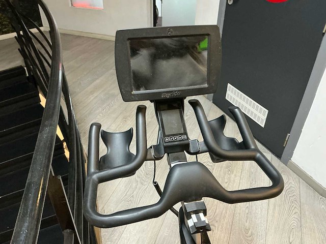 Cybex indoor cycle met scherm spinningbike - afbeelding 15 van  23
