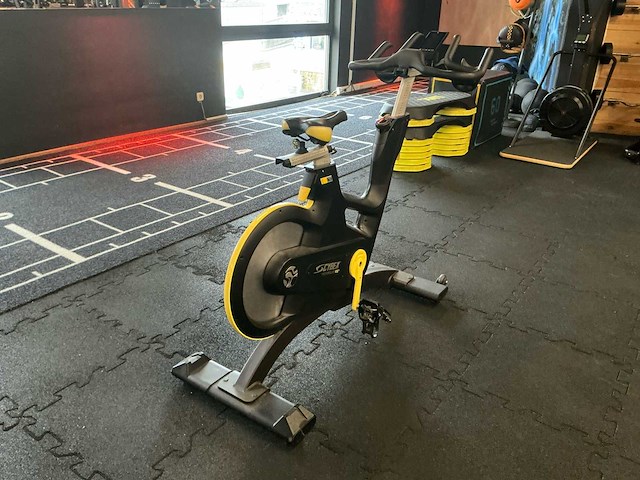 Cybex indoor cycle met scherm spinningbike - afbeelding 19 van  23