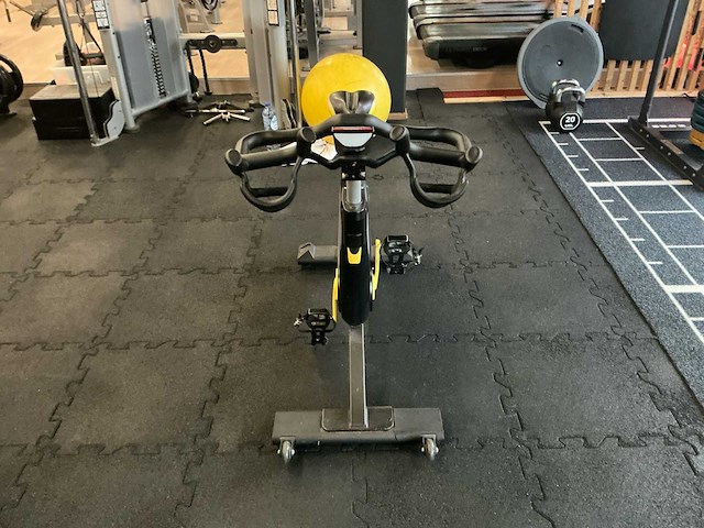 Cybex indoor cycle met scherm spinningbike - afbeelding 22 van  23