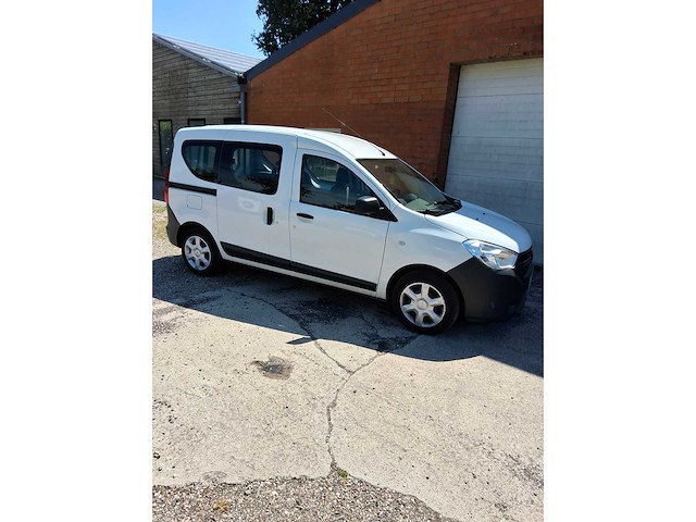 Dacia - 06-2018 - doker - personenauto - afbeelding 1 van  2