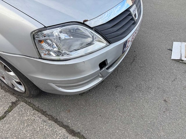 Dacia - 2011 - logan - personenauto - afbeelding 2 van  25
