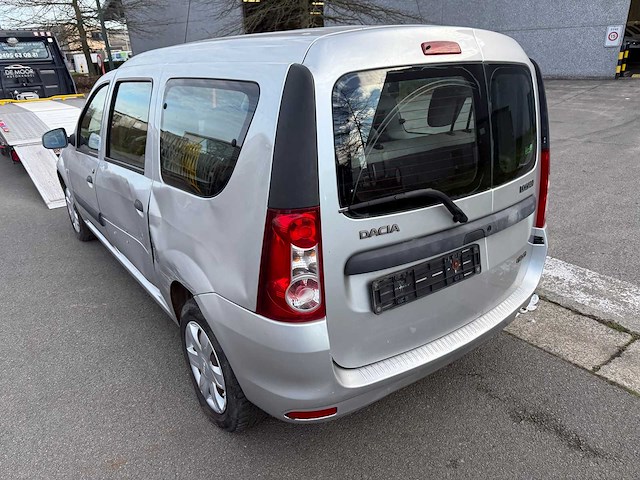 Dacia - 2011 - logan - personenauto - afbeelding 19 van  25