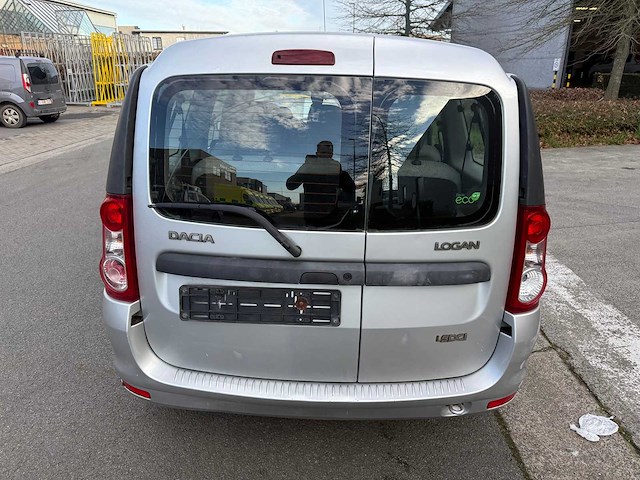 Dacia - 2011 - logan - personenauto - afbeelding 23 van  25