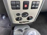 Dacia - 2011 - logan - personenauto - afbeelding 14 van  25