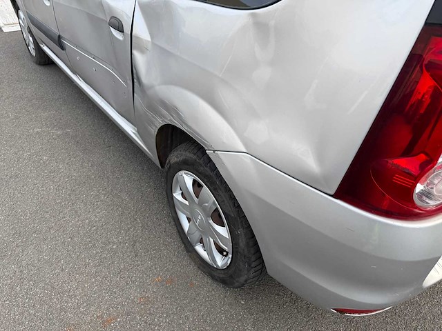 Dacia - 2011 - logan - personenauto - afbeelding 7 van  25