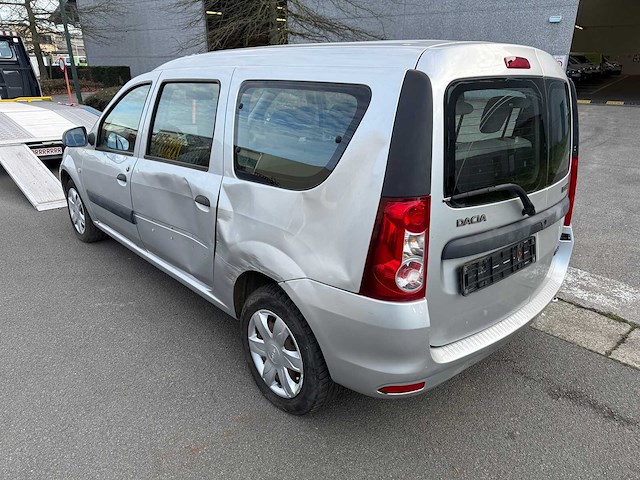 Dacia - 2011 - logan - personenauto - afbeelding 10 van  25