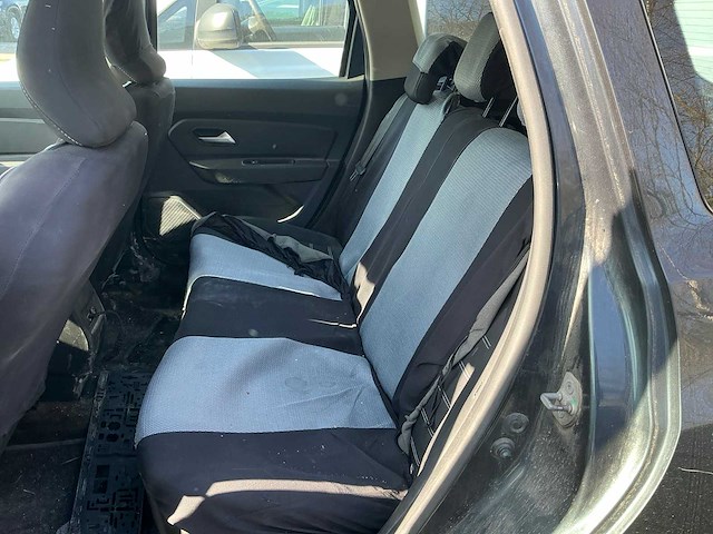Dacia duster personenauto - afbeelding 2 van  15