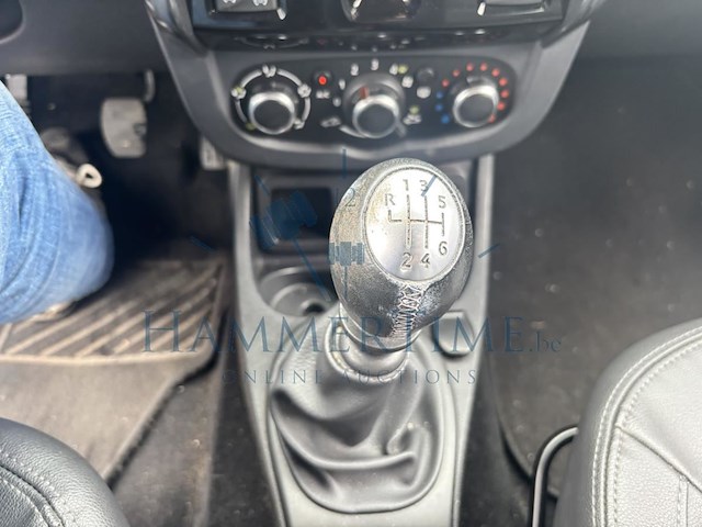 Dacia duster phase 2 1.2 tce 4x2 black shadow, 2017 - afbeelding 8 van  30