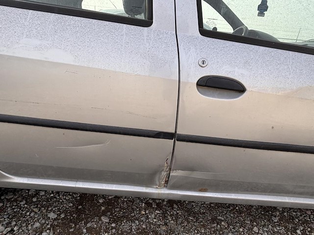 Dacia logan - afbeelding 11 van  12