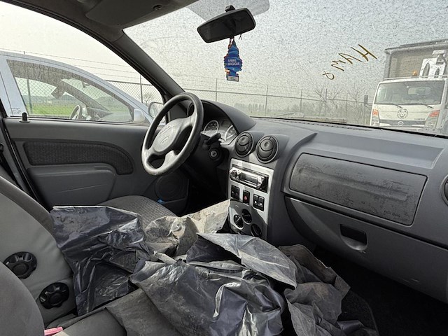 Dacia logan - afbeelding 8 van  12