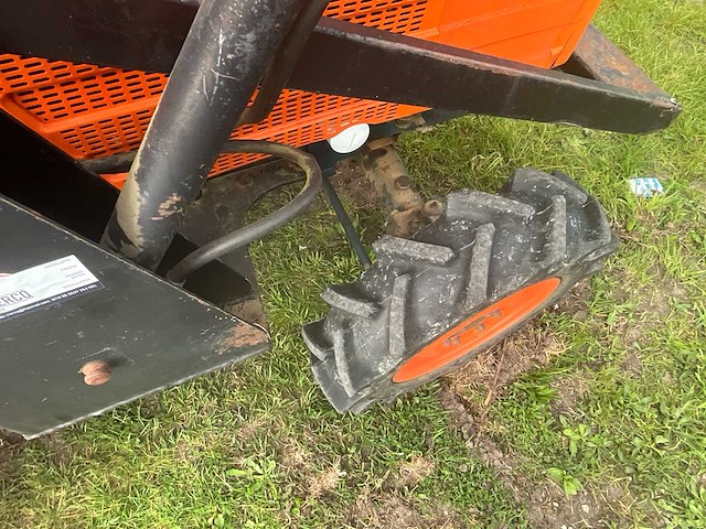 Daedong met voorlader - minitractor - afbeelding 2 van  17