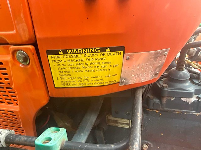 Daedong met voorlader - minitractor - afbeelding 5 van  17