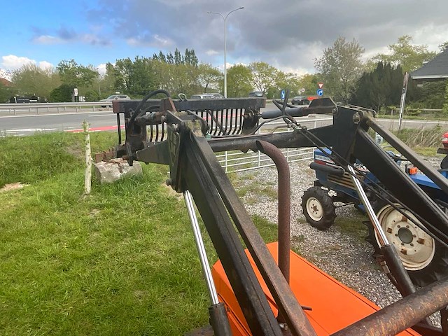 Daedong met voorlader - minitractor - afbeelding 7 van  17