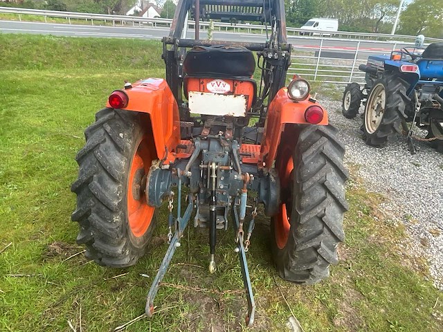 Daedong met voorlader - minitractor - afbeelding 11 van  17