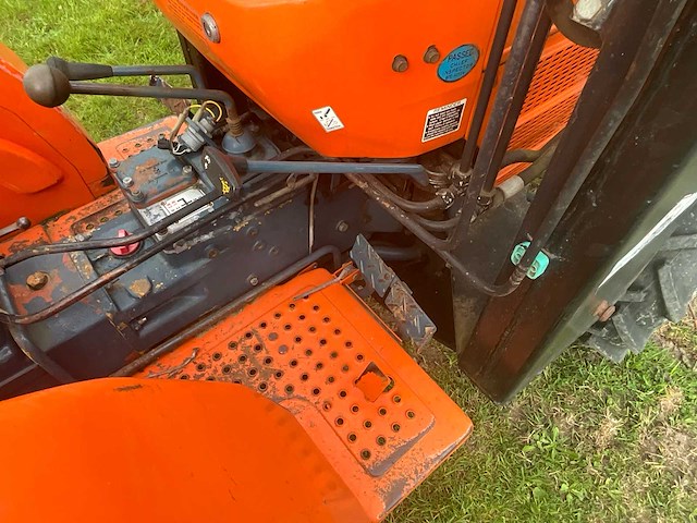 Daedong met voorlader - minitractor - afbeelding 13 van  17