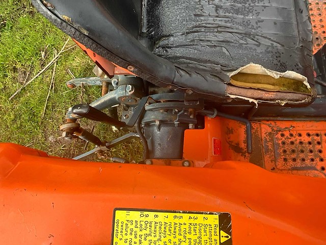 Daedong met voorlader - minitractor - afbeelding 15 van  17