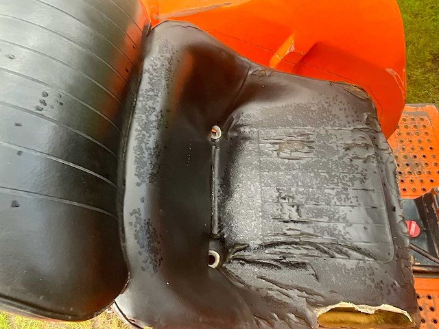 Daedong met voorlader - minitractor - afbeelding 16 van  17