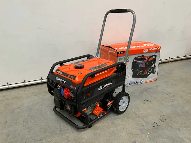 Daewoo - 2023 - gdax9250e-3 - benzine stroomgenerator 230/400v - afbeelding 1 van  15